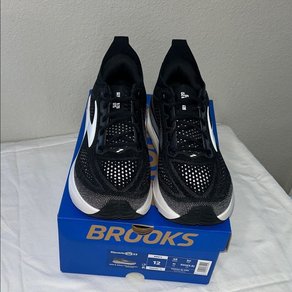 Brooks Men's Black and White Running Shoes - Picture 5 of 10